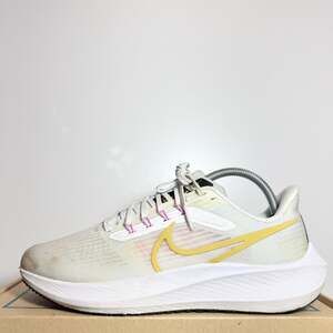 Nike Air Zoom Pegasus 39 Womens 9 Running Shoes Cream Yellow Sneaker Athletic